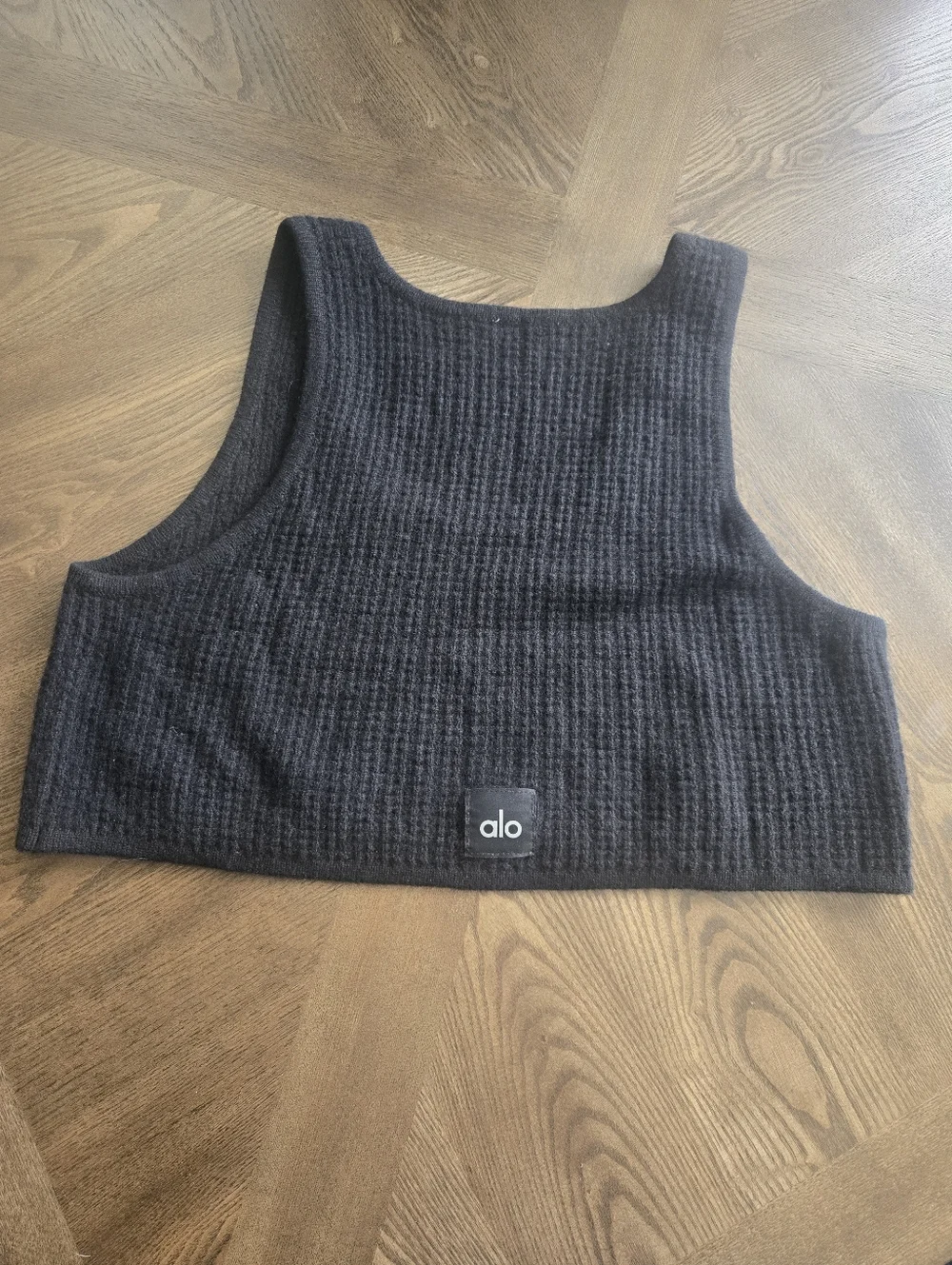 ALO Yoga Cashmere Plush Waffle Knit Cropped Tank Top Black sz SMALL